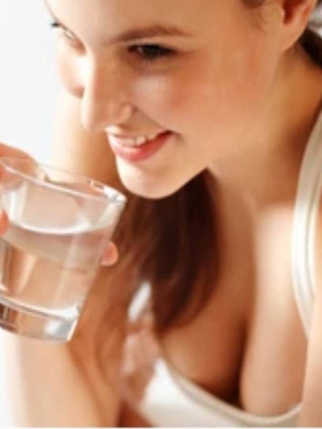 গরম পড়তেই এক গাদা জল খাচ্ছেন? বিরাট বিপদ হতে পারে