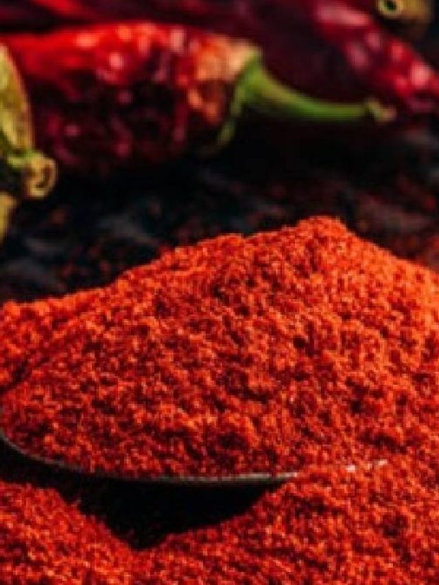 লাল লঙ্কার গুঁড়ো রান্নায় দেন? শরীরে কী বারোটা বাজছে জানেন