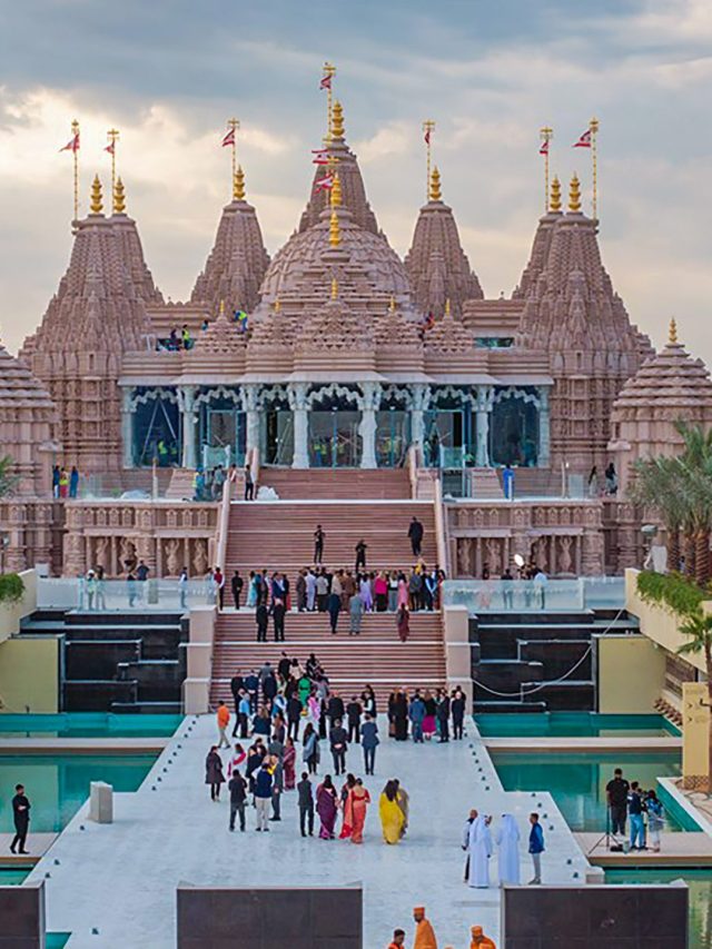 সরস্বতী পুজোয় মোদীর হাতে উদ্বোধন, আবুধাবির চোখ-ধাঁধানো হিন্দু মন্দির দেখেছেন?