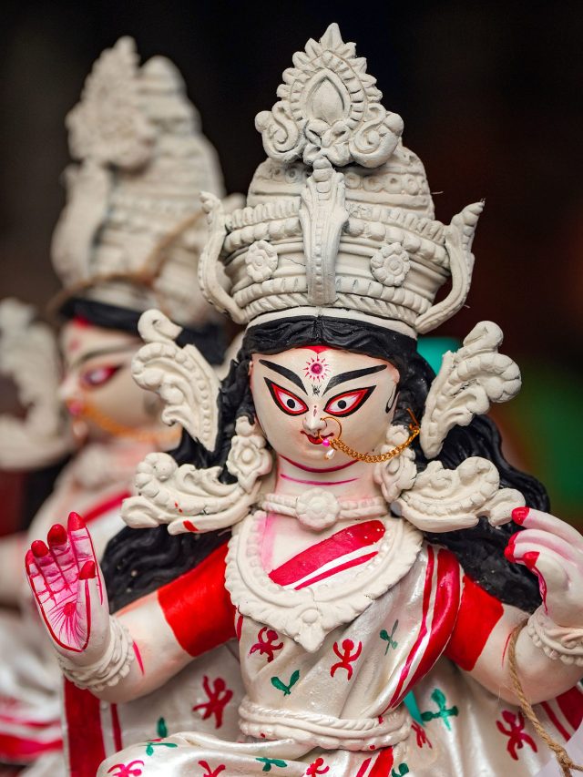 সরস্বতী পুজোর মন্ত্র ভুলে যাননি তো? এখনই জানুন