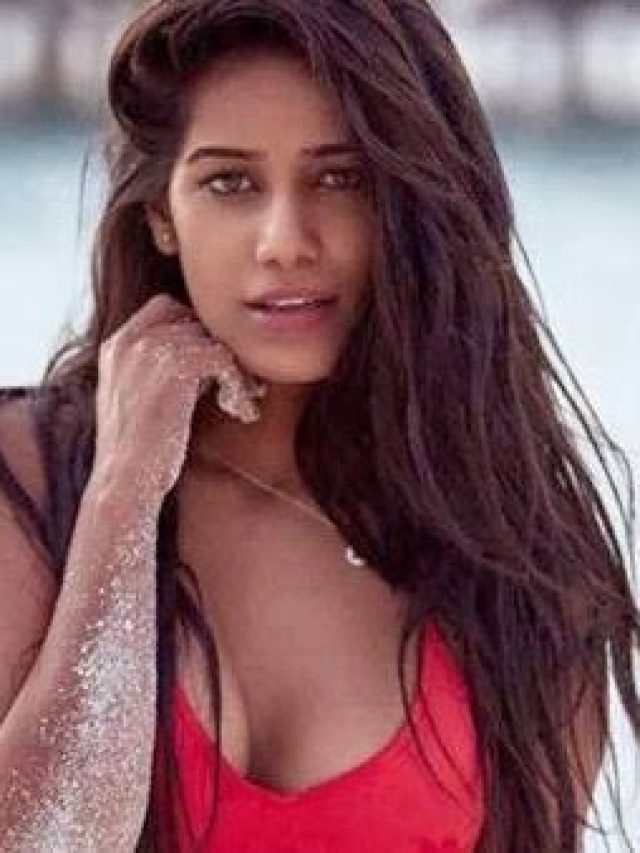 KKR IPL চ্যাম্পিয়ন হওয়ার পরে পুনম নগ্ন হয়েছিলেন, মনে আছে?