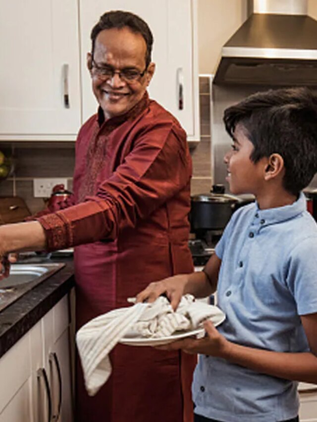 সন্তান হবে স্মার্ট ও চটপটে, বয়স ১০ পেরোলেই শেখান এই ৮ জিনিস