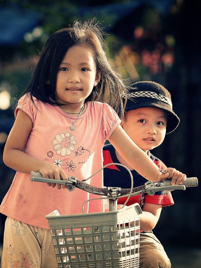 সন্তান হবে মানসিকভাবে স্ট্রং, বাবা-মায়েদের জন্য ৬ টিপস