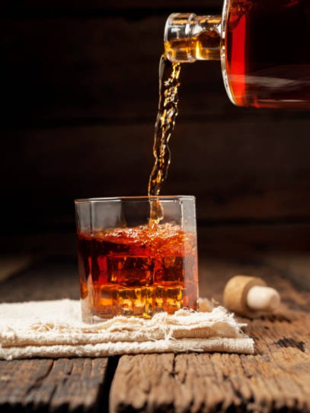 ১ পেগ হুইস্কিতে কতটা জল মেশানো ঠিক? ৯৯ শতাংশ মানুষ জানেন না