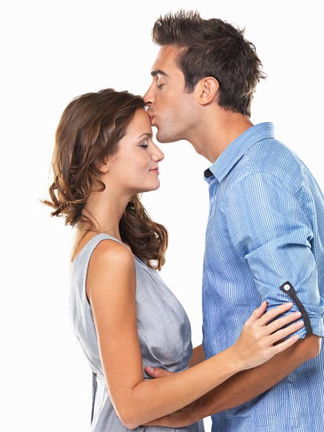 পৃথিবীতে প্রথমবার কে-কাকে চুমু খেয়েছিল? অবাক করা তথ্য জানুন