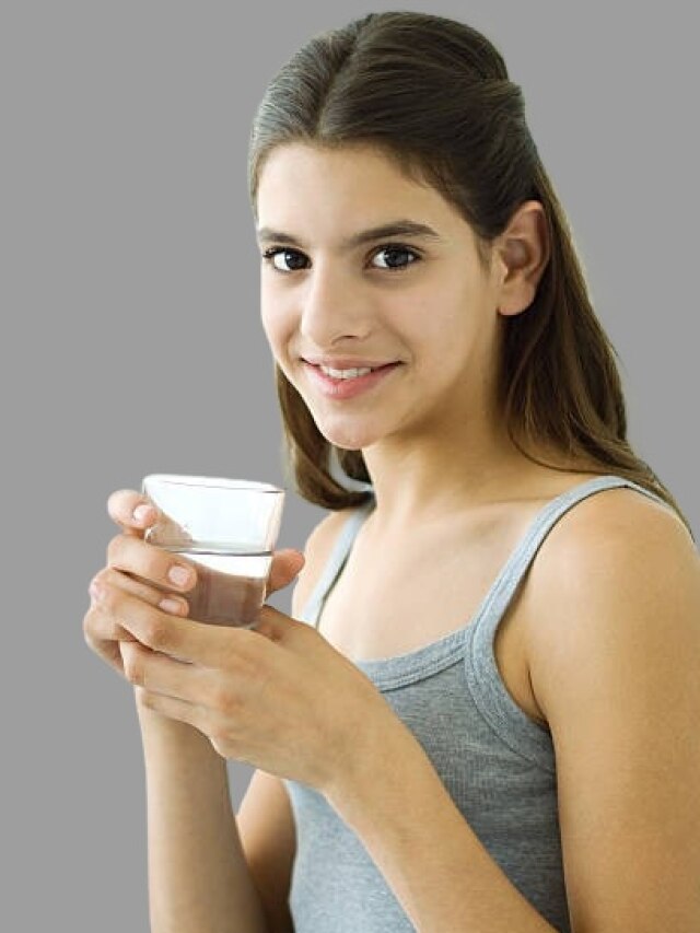 জল এভাবে খেলেই রোগ স্পর্শ করবে না, জেনে নিন সঠিক নিয়ম