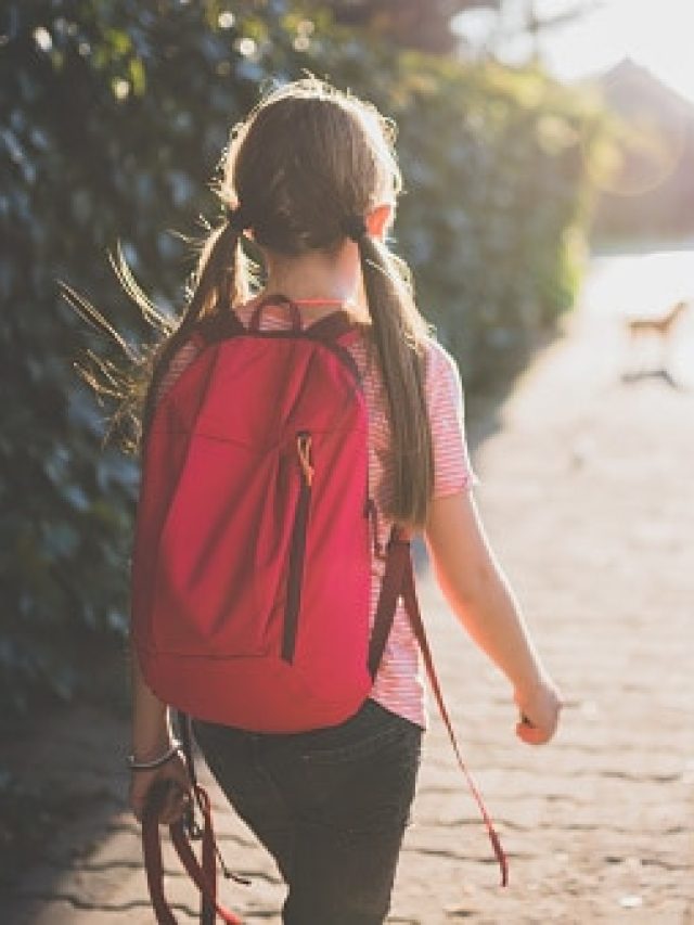 ছেলে হোক বা মেয়ে, কোন বয়স সন্তানকে রাস্তায় একা ছাড়ার জন্য উপযুক্ত?