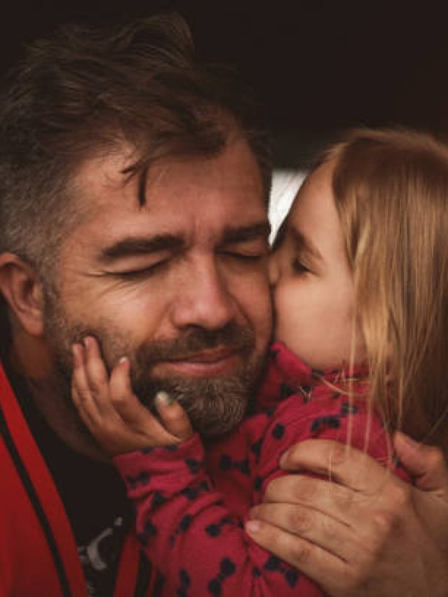 মেয়েরা কেন বাবাদের বেশি ভালোবাসে? কারণ জানলে আপনিও অবাক হবেন