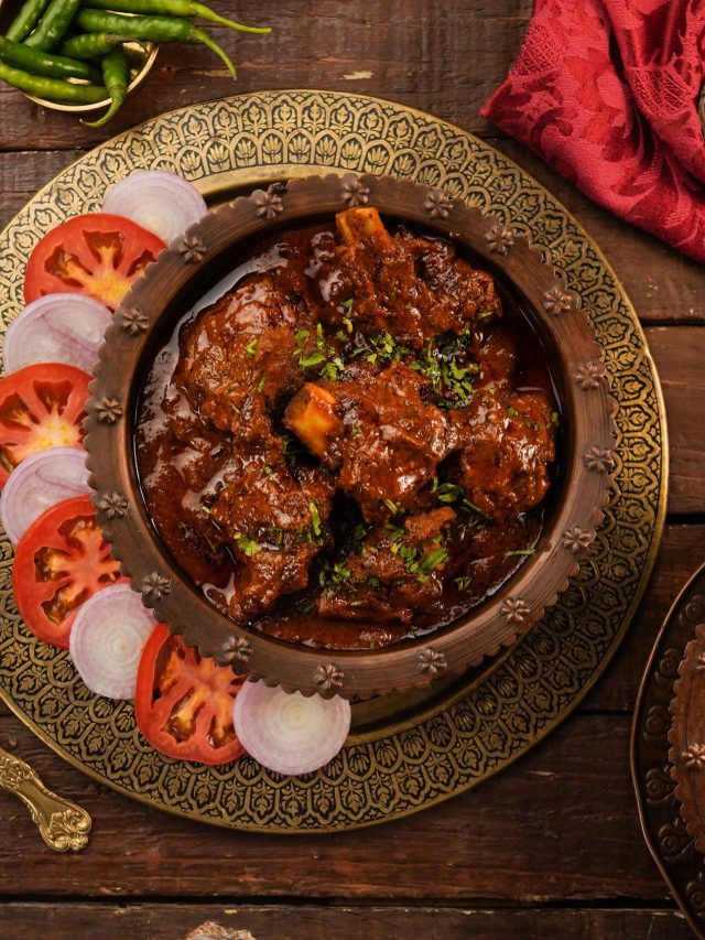 কাশ্মীর আসুক আপনার হেঁশেলে, মাটন রোগান জোশের পারফেক্ট রেসিপি রইল