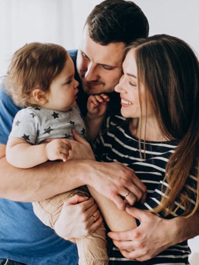 শিশুর বিকাশে বাধা হয়ে দাঁড়ায় বাবা-মায়ের এই ভুল, পেরেন্টিংয়ের টিপস