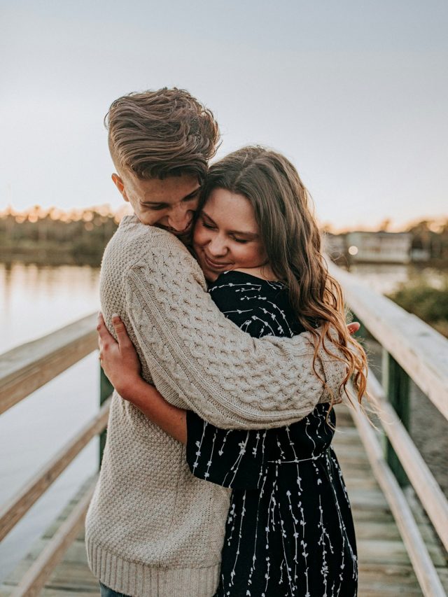 সঙ্গী ঠিক কতটা ভালবাসেন আপনাকে? জড়িয়ে ধরার ধরণেই লুকিয়ে উত্তর