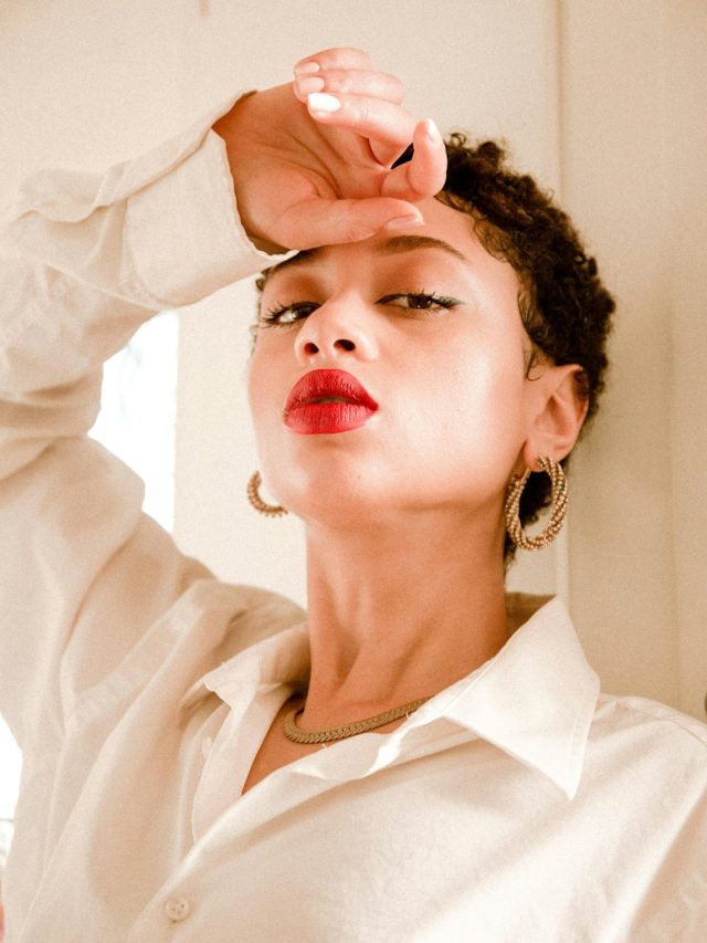 লিপস্টিক ঠোঁটে বেশিক্ষণ থাকে না? এই ৪ টিপস মানলে স্থায়ী হবে ২৪ ঘণ্টা