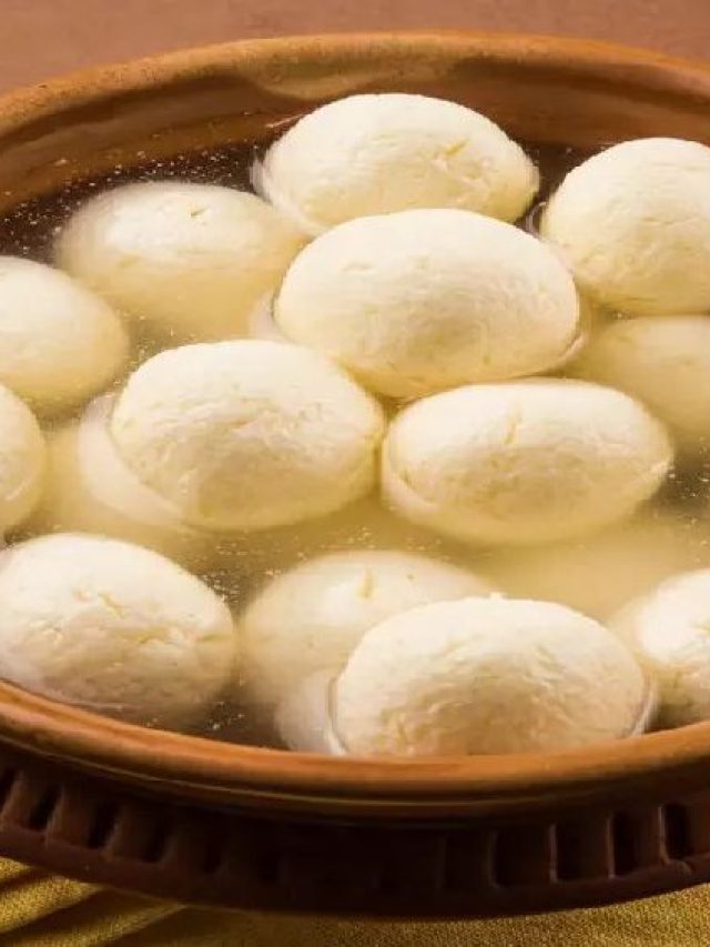 লাগবে মাত্র ৩ টে জিনিস, বাড়িতেই হবে স্পঞ্জ রসগোল্লা