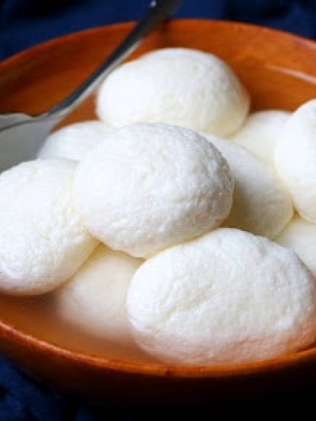 চোখ দিয়ে পড়বে জল, কান থেকে বেরোবে ধোঁয়া, খেয়ে দেখুন এই রসগোল্লা