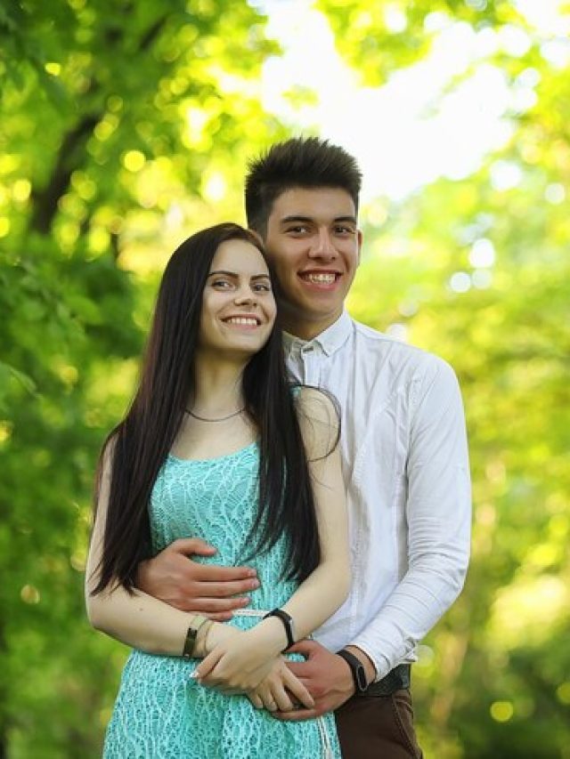 সামনেই ভ্যালেন্টাইন্স ডে, কেউ আপনাকে গোপনে ভালবাসে? এসবেই বুঝবেন