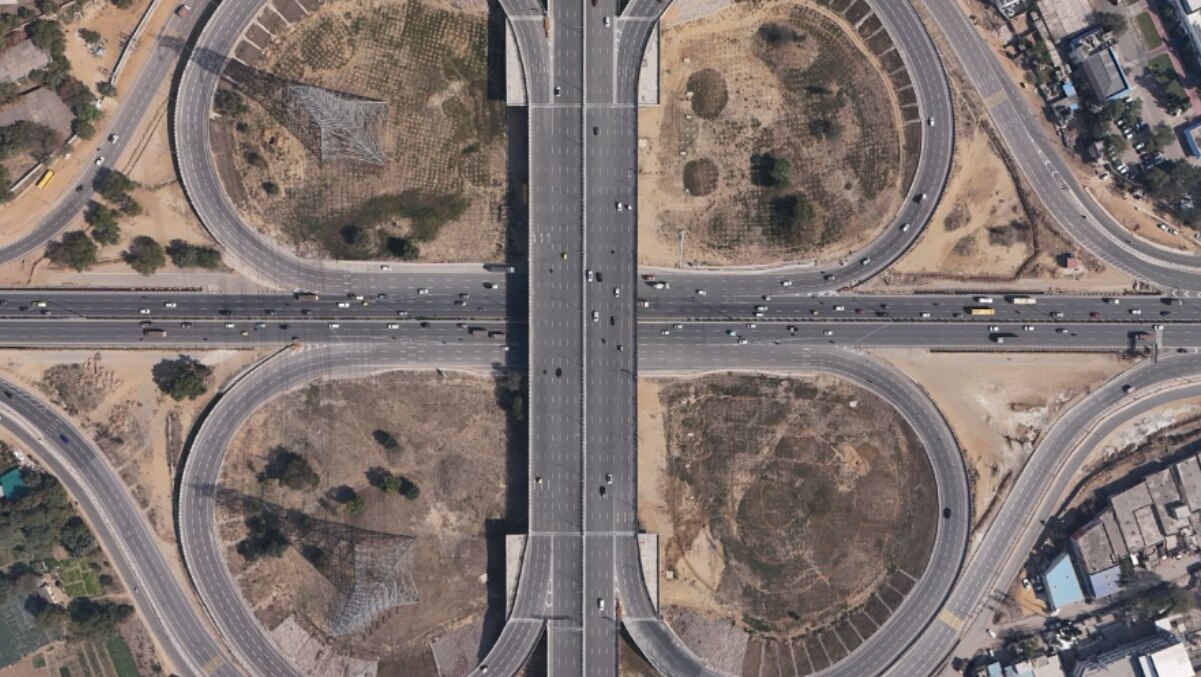 देश को पहले एलिवेटेड एक्सप्रेसवे की सौगात, तस्वीरों में देखें खासियत