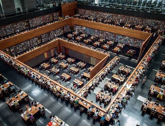 आलीशन महल से कम नहीं हैं ये Library, देखें तस्वीरें