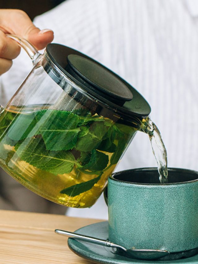 শুধু খাবেন কেন, এভাবে চুলে ব্যবহার করুন গ্রিন টি! চুলের সেরা DIY