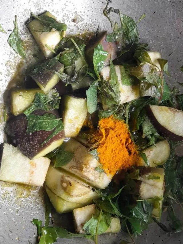 নিম-বেগুন ভাজার পর তেতো হয় থাকে কড়াই? ৩ টেকনিক কাজে লাগান