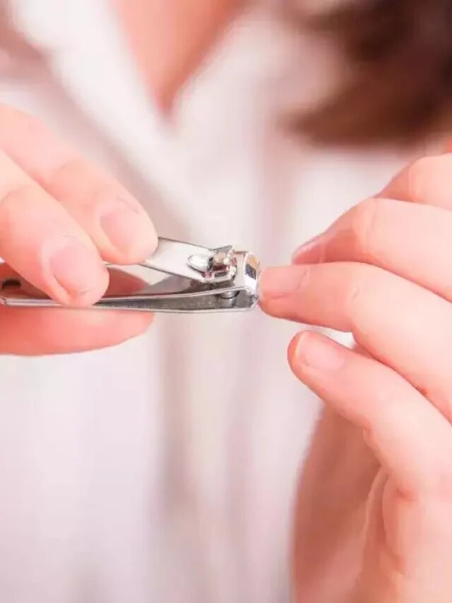 রবিবার নয়, সপ্তাহে এই দিনে নখ কাটুন, রাতারাতি কোটিপতি হতে পারেন