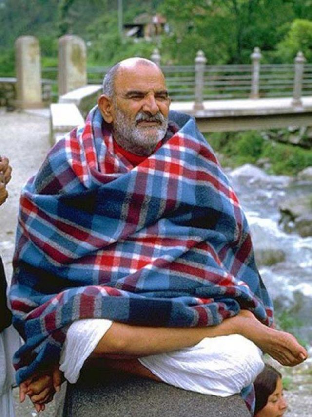 এই ৫ জিনিস কখনও মানুষকে মহান হতে দেয় না, বলেছেন নিম করোলি বাবা