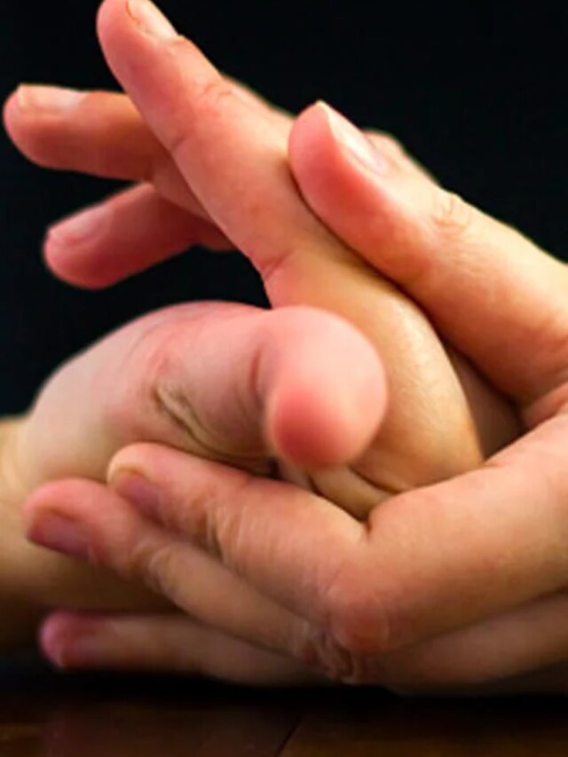 কথায় কথায় আঙুল ফাটান? এটা ভালো না খারাপ, জানুন