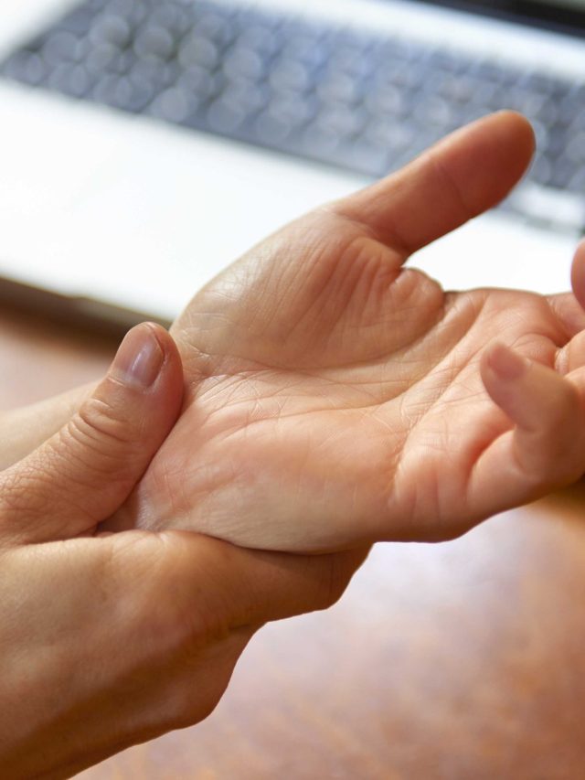 ওষুধে নয়, এই ৬ উপায়ে বাতের ব্যথার 'তালা' লেগে যাবে