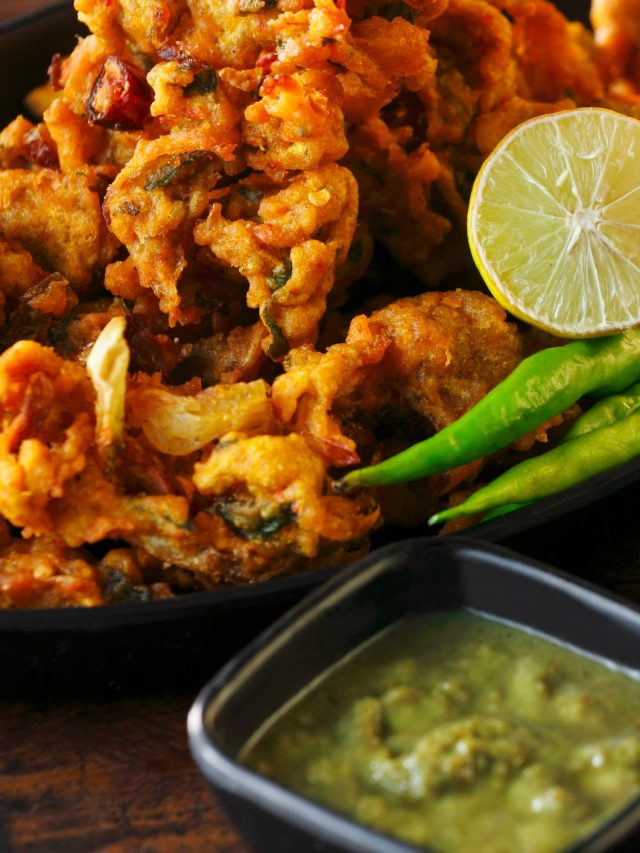 বাঙালি পেঁয়াজি নয়, এটা পেঁয়াজু, সঙ্গে মুড়ি-কাঁচালঙ্কা হলে আহা