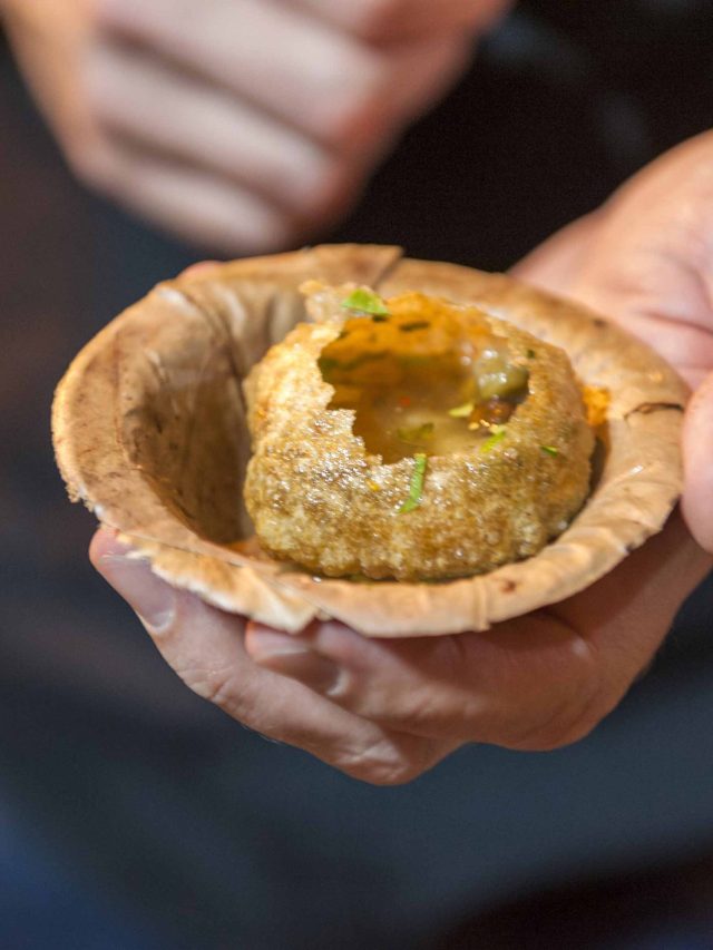 মেয়েরা কেন ছেলেদের থেকে বেশি ফুচকা খেতে পছন্দ করেন? কারণ জানলে  আকাশ থেকে পড়বেন