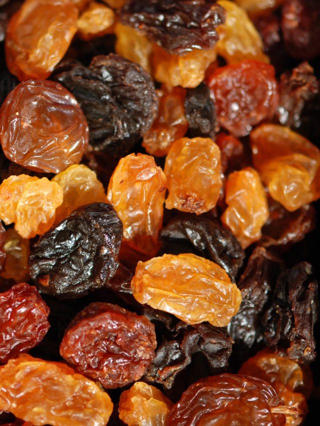 কালো না হলুদ, পুরুষেরা কেমন কিশমিশে আকর্ষণীয় হয়ে ওঠেন?