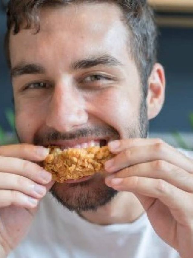 মুরগির হাড় চিবোতে কি সুখ না? সব সুখ বেরিয়ে যাবে, জানেন কী হয় শরীরে