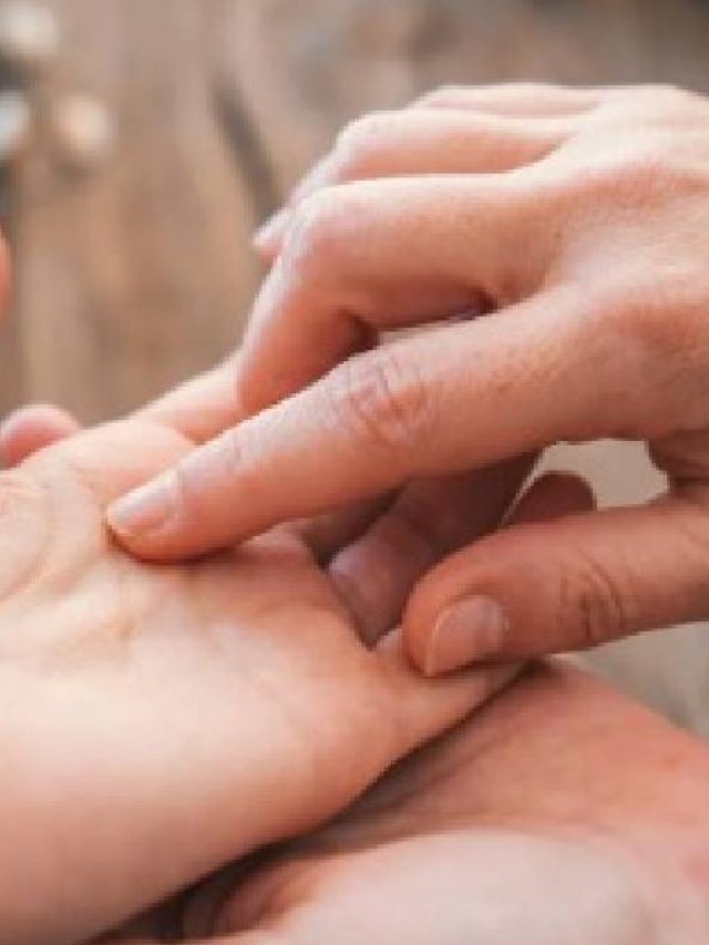 পুরুষদের হাতে এই রেখা থাকলে বিয়ে ভাঙবে,পরকীয়া হবে,  মিলিয়ে নিন