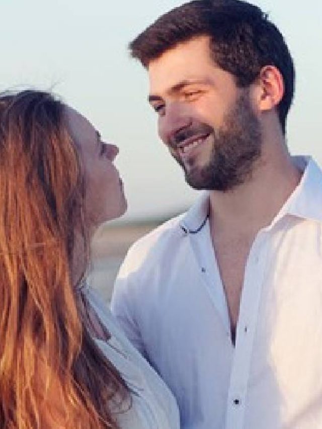 বান্ধবী আপনার প্রেমে হাবুডুবু খাচ্ছেন? এই লক্ষণ দেখলেই মনে লাড্ডু ফুটবে