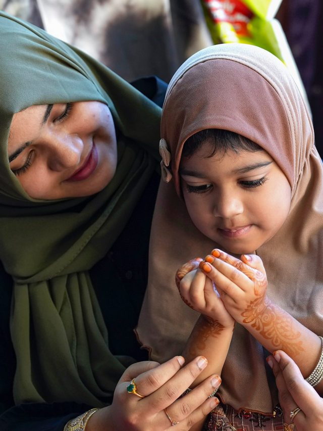 মুসলমানদের ইদি বা সালামি কী? এই রীতির ইসলামে কোনও বাধা নেই?