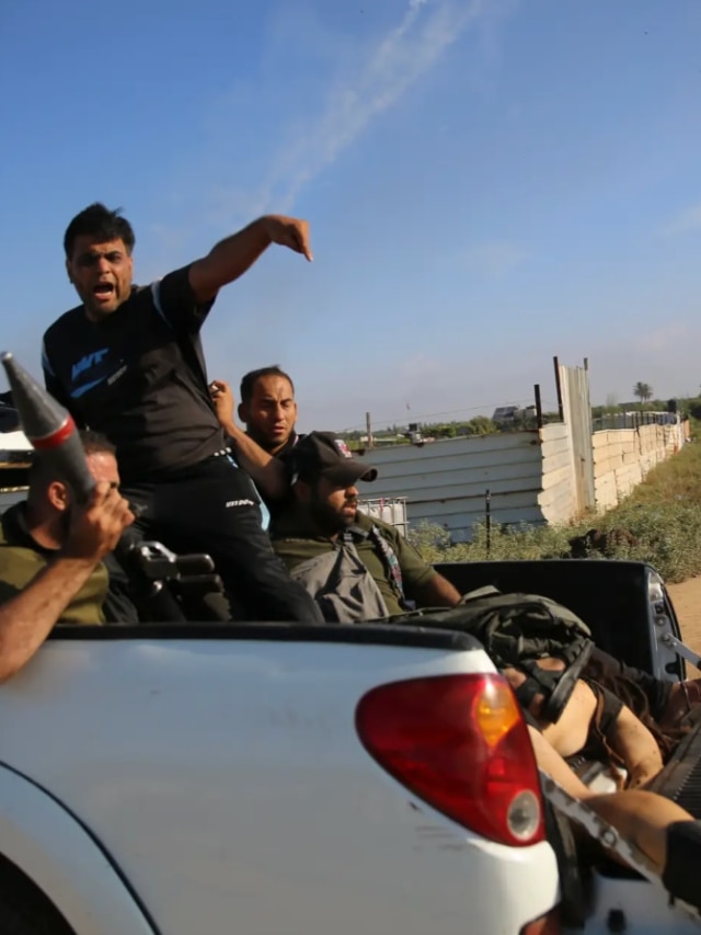 Glorifying Terrorism? Picture of Hamas parading naked body of a dead woman wins prestigious award in USA