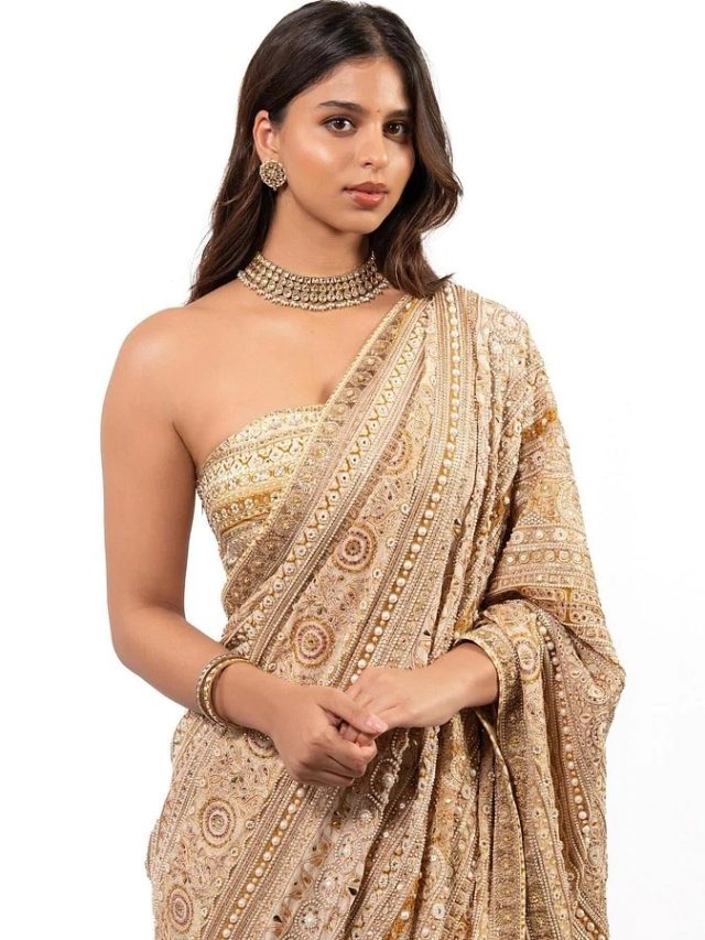 বিয়েবাড়ি কাঁপাচ্ছে শাহরুখকন্যা সুহানার পরা এই ধরণের শাড়ি