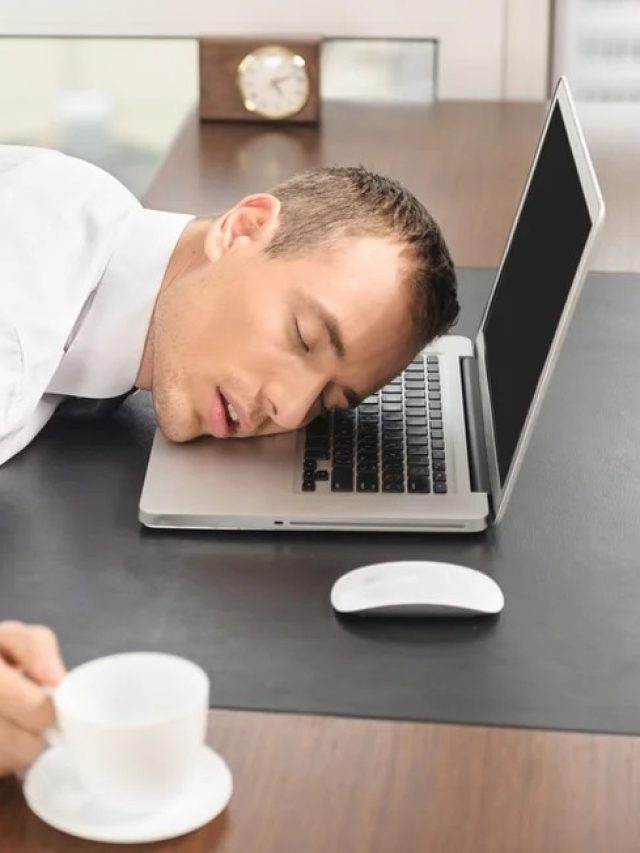 অফিসে কাজে বসলেই ঘুম পায়? করুন এই কাজ