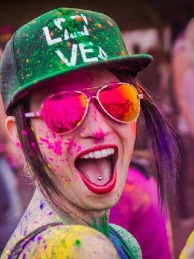 রং খেলেও হতে পারে ভাগ্যোদয়, শুধু রং বাছতে হবে রাশি অনুযায়ী