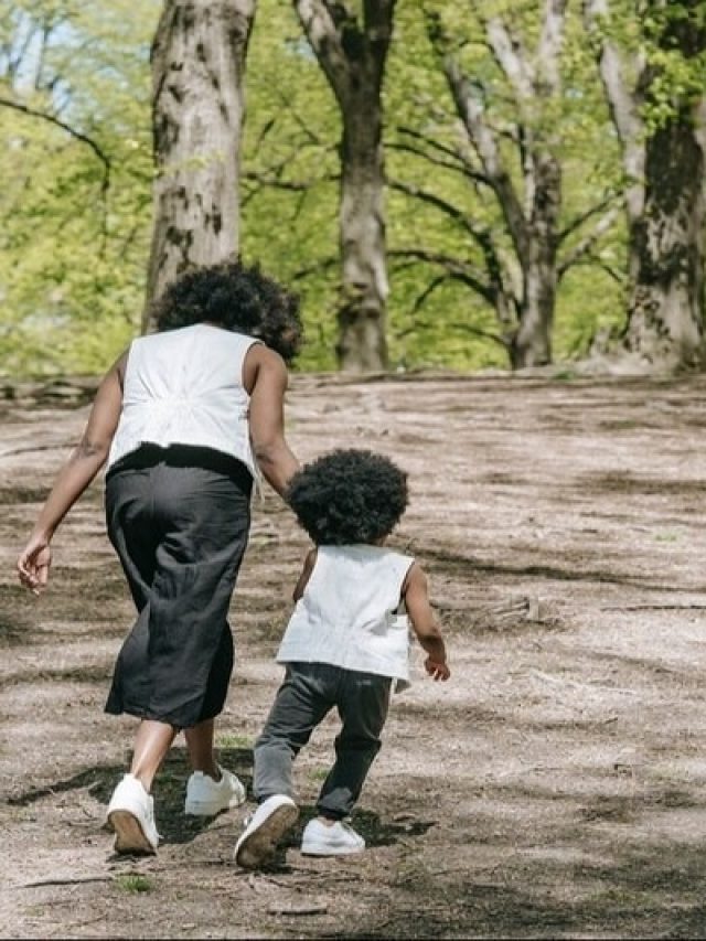 সন্তানের ভবিষ্যৎ নষ্ট করে মা-বাবার এই  ভুলগুলি, আপনি করেন না তো!