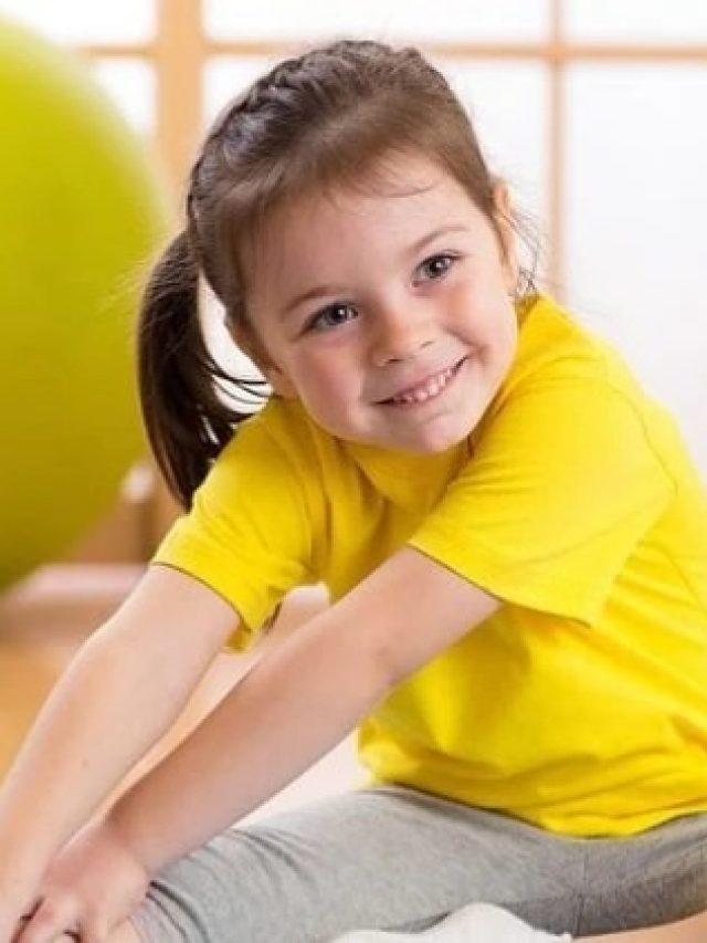 কত বছর বয়স থেকে সন্তানকে যোগব্যায়াম শেখাবেন? বাবা-মায়েরা জানুন