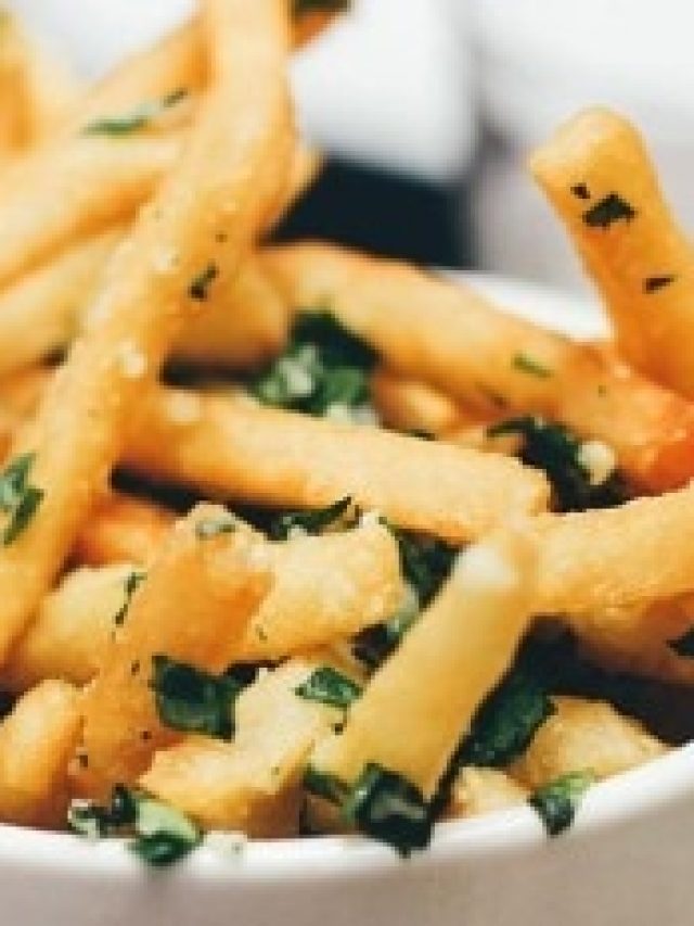 ঝুরঝুরে মুচমুচে আলুভাজা চান?  ভাজুন এভাবে, তবেই কড়মড় আওয়াজ হবে