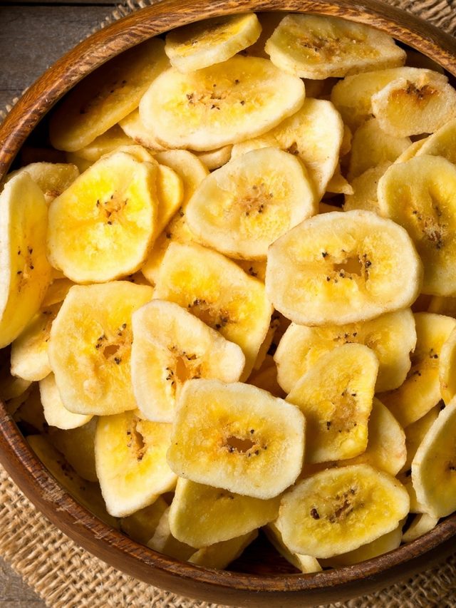 বোরিং কাঁচকলা? ১৫ মিনিটে তৈরি করুন মুচমুচে চিপস, রেসিপি