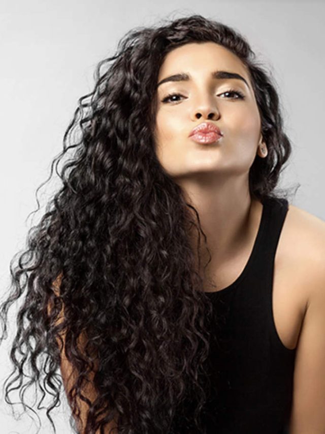 ম্যাগির মতো কোঁকড়া চুল নিয়ে নাজেহাল? যত্ন নিন সহজভাবে