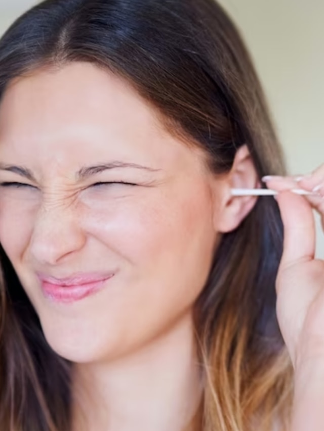 কানের ময়লা বের হবে বিনা খোঁচাখুঁচিতে, এই ৩ ট্রিক শিখে রাখুন