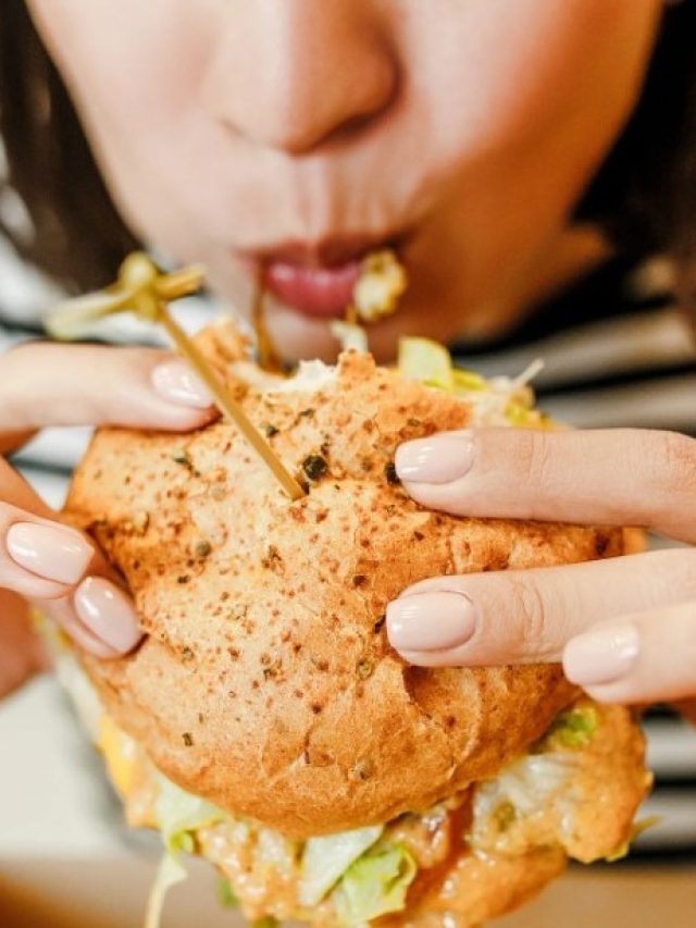 বয়স বাড়বে হুড়মুড়িয়ে, ২০-তেই দেখাবে বুড়ো, পাত থেকে এই খাবার এক্ষুণি সরান