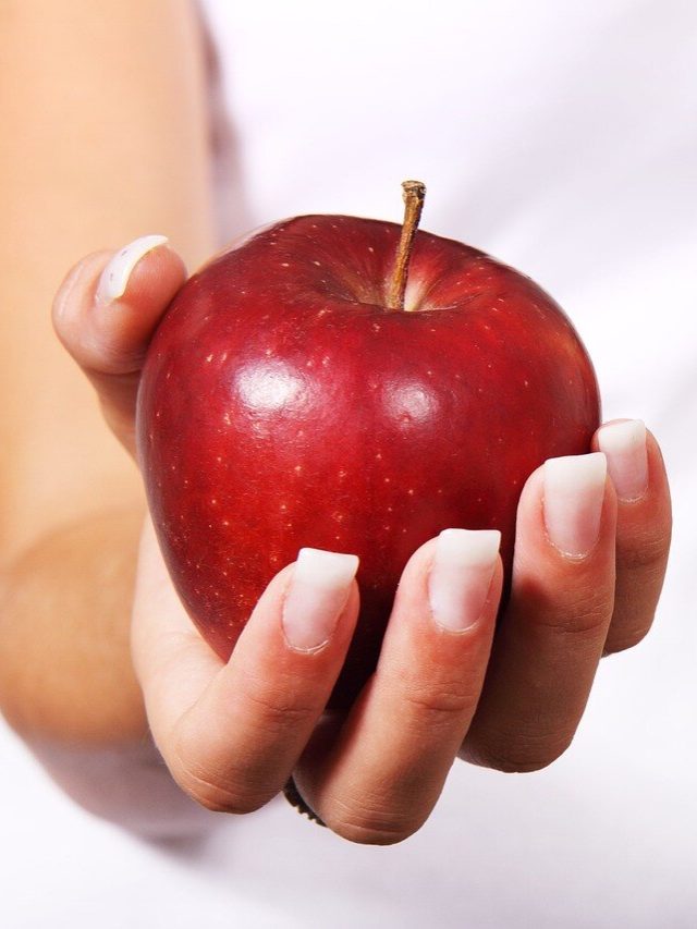প্রতিদিন একটা ছোট্ট আপেল, ভুলেও কাছে ঘেঁষবে না ৫ কঠিন রোগ