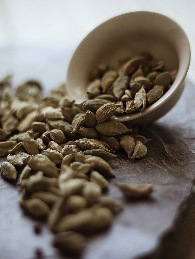 জয়েন্টের ব্যথা দূর করবে রান্নাঘরের এলাচ, উপায়টি অবশ্যই জেনে নিন