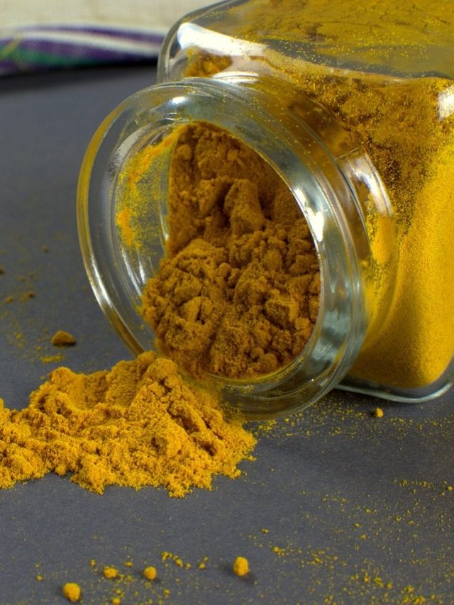 আপনার কেনা হলুদ গুঁড়োয় ভেজাল মেশানো নেই তো? কী করে বুঝবেন