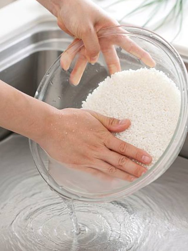 ভাত রান্নার আগে কি চাল ধোয়া সত্যিই দরকার? অনেকেই ভুল জানেন