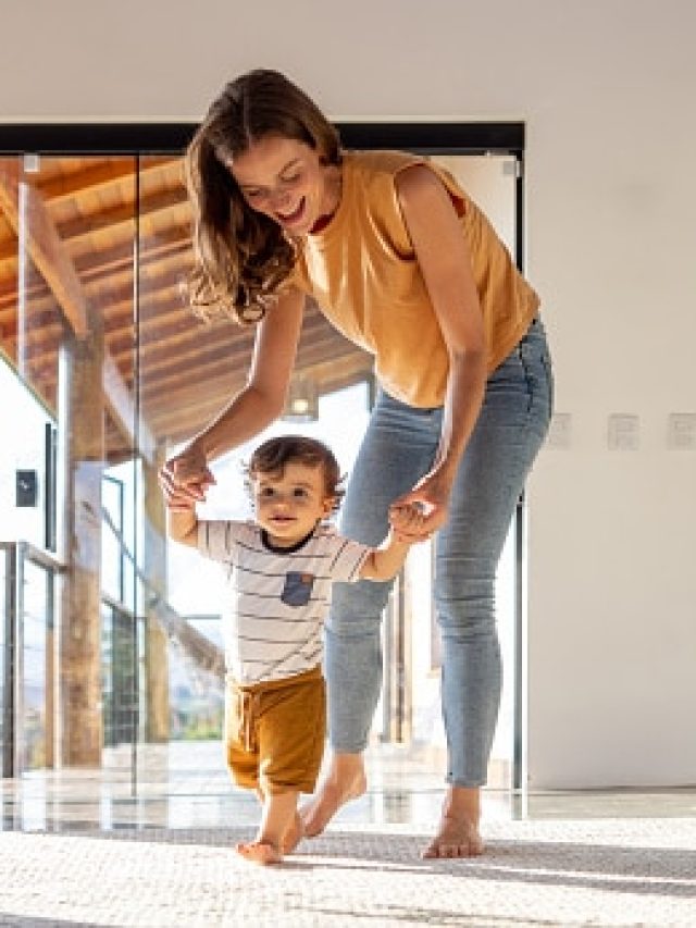 কোলের সন্তান প্রথম হাঁটা শুরু করেছে? ৭ বিষয় মাথায় রাখা খুব গুরুত্বপূর্ণ